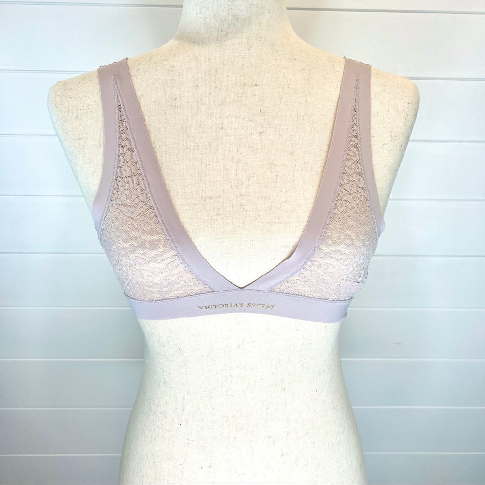 Victoria’s Secret Pale Lilac lace Bralette XS Deep V Gold Lettering